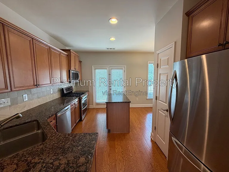221 16th St NW #3 — Photo 17
