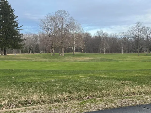 916 Point O Woods Dr, Benton Harbor, MI 49022