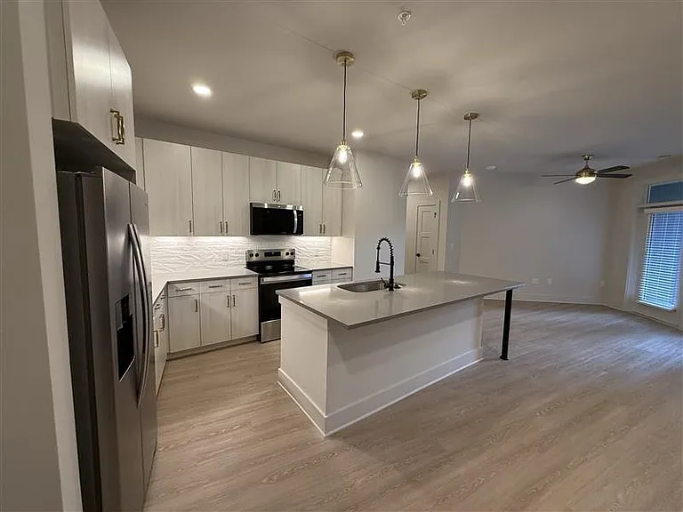 District on the Etowah Apartments — Photo 1033