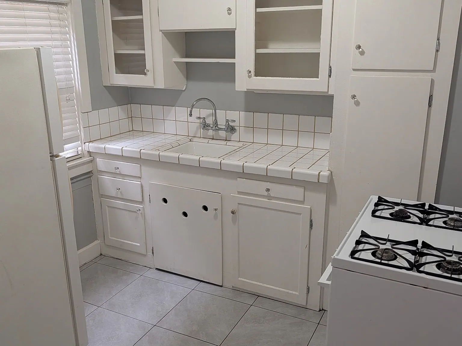 Studio, 300 sqft, $1,100 — Photo 1