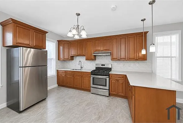 5 bed, 1608 sqft, $5,300 — Photo 1
