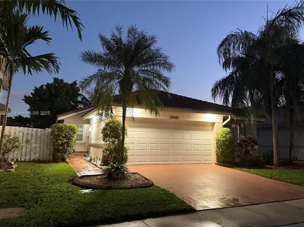 17654 SW 6th St, Pembroke Pines, FL 33029