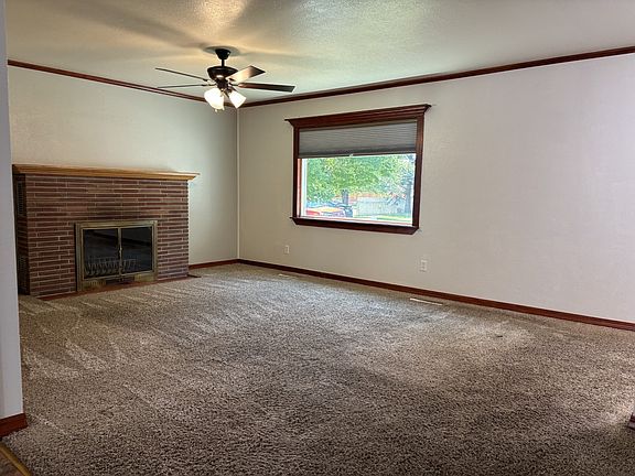 3rd image of 1111 6th Ave E