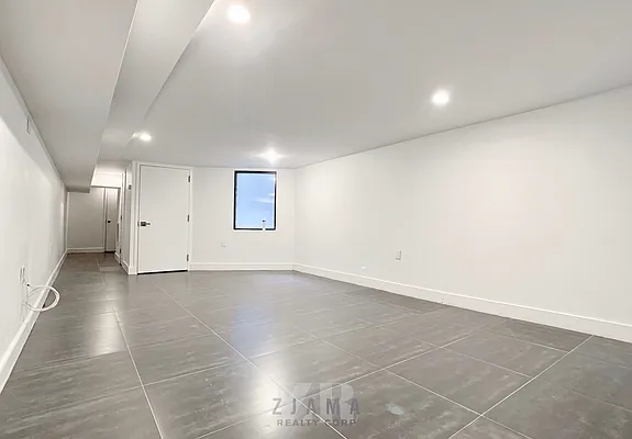 Rented by Zjama Realty Corp | media 26