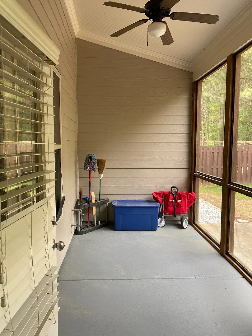 Small Single Family Home available for annual lease — Photo 3