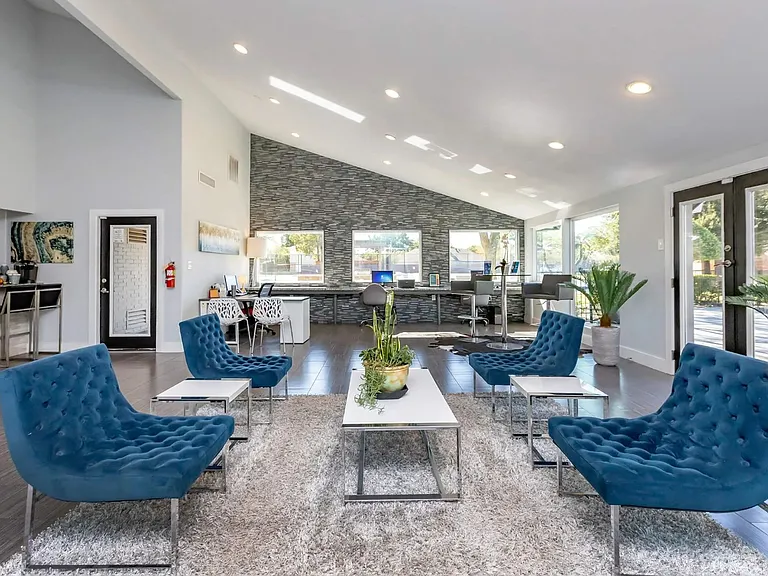 Oakline Apartments — Photo 3