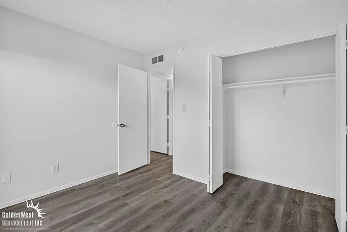 2209 W Belmont Ave #6 — Photo 8