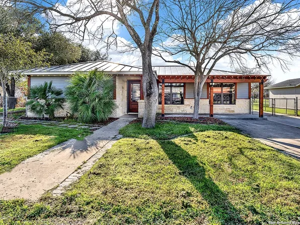 910 E WESTMEYER ST, Poth, TX 78147