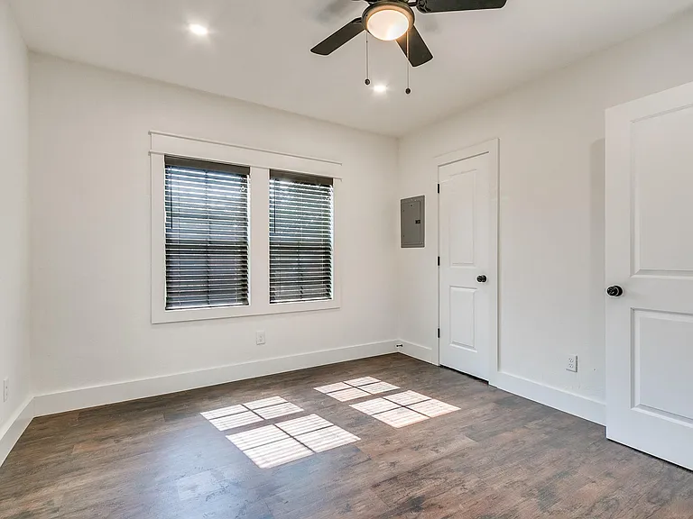 2409 N Robinson Ave #B — Photo 19