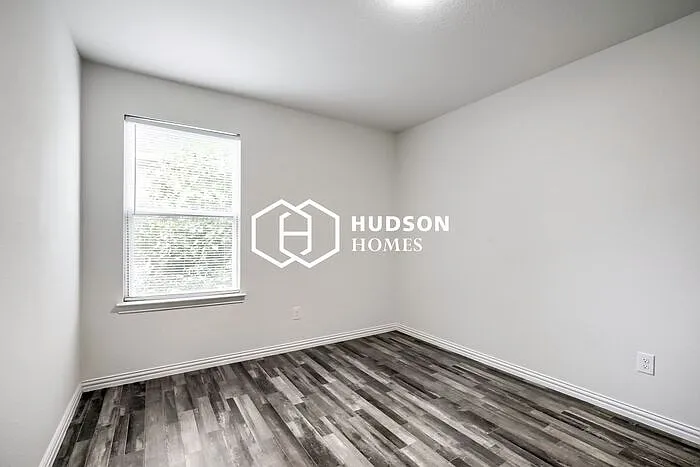 330 Flagship Ln — Photo 8