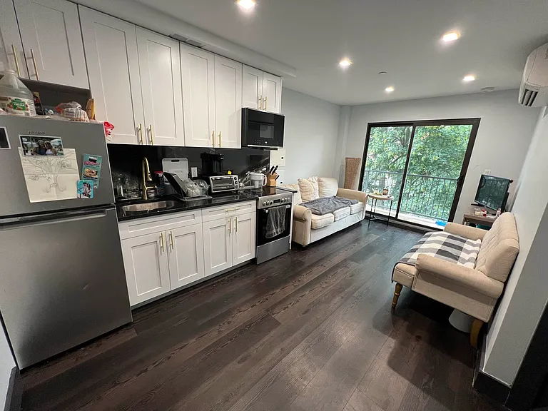 870 New York Ave #7 — Photo 1