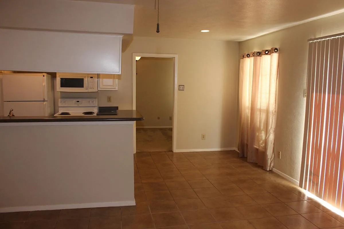 2 bed, 842 sqft, $1,195 — Photo 1