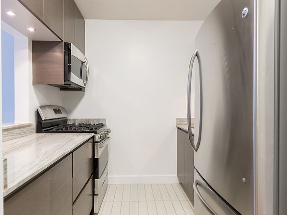 5th image of 235 W 48th St APT 9H