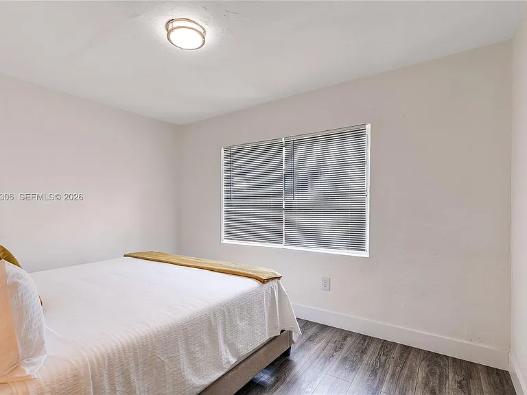 327 NE 55th St #2 — Photo 11
