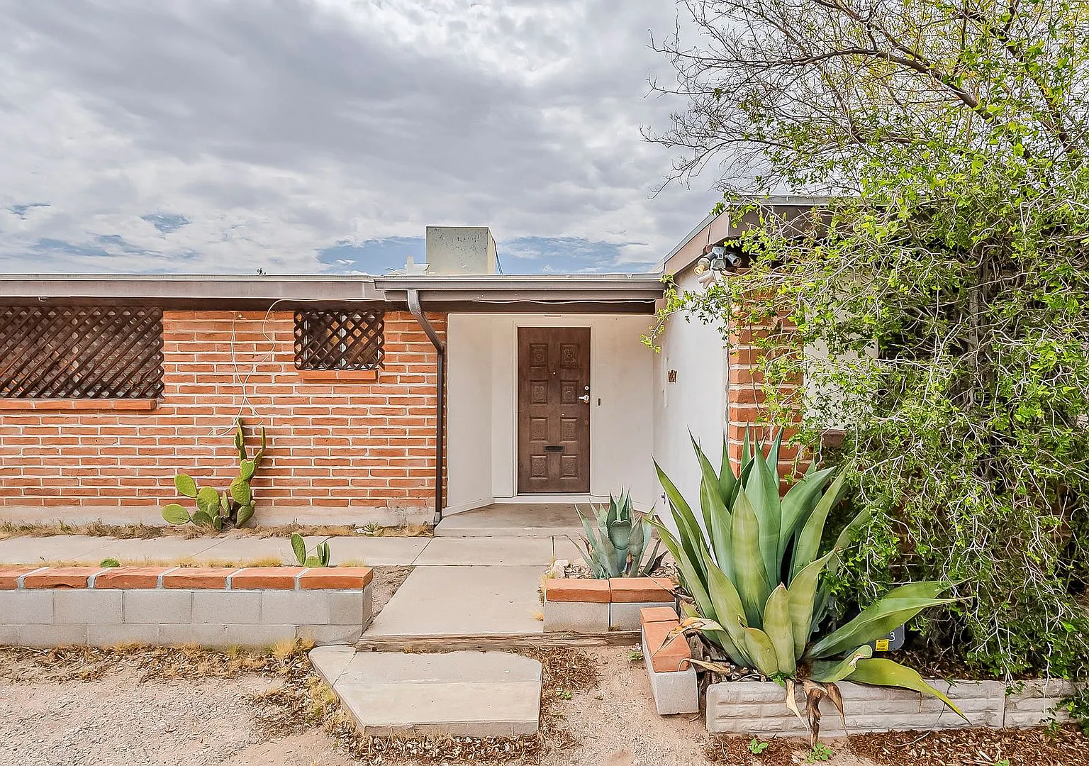 1437 E. Lester St. — Photo 1
