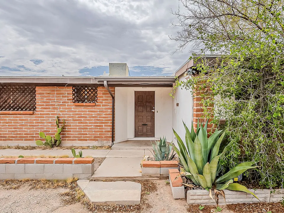 1437 E. Lester St.