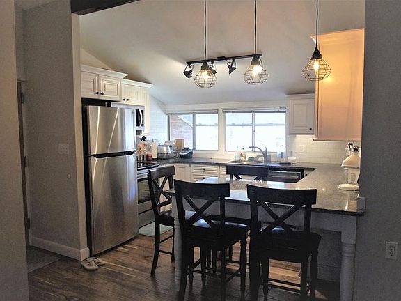 5th image of 7 Longwood Dr APT 5
