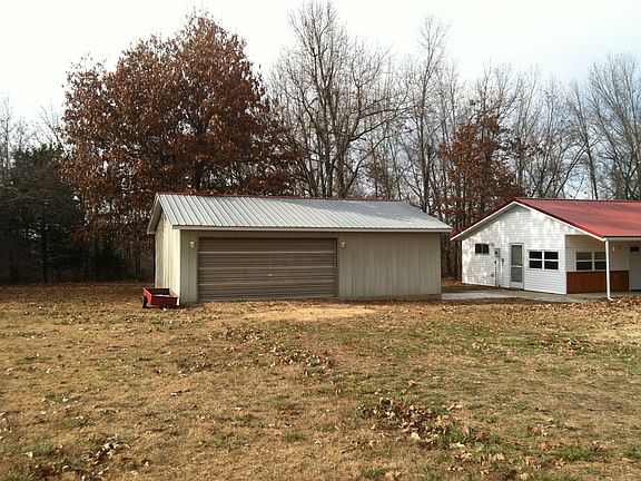 garage/shop building
