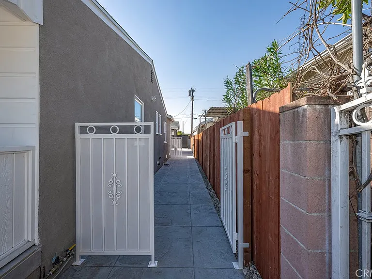 6237 Agnes Ave — Photo 19