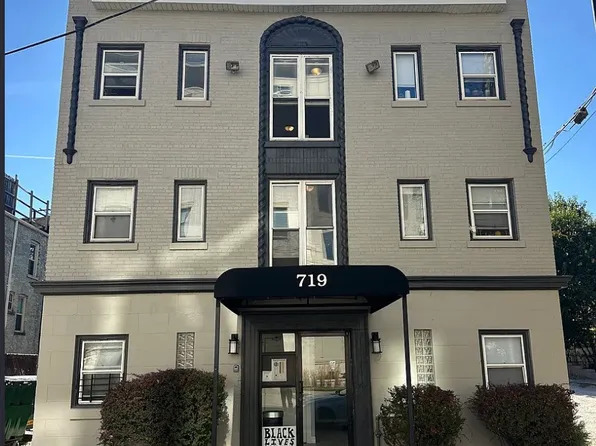 719 E Pleasant St APT 3, Milwaukee, WI 53202