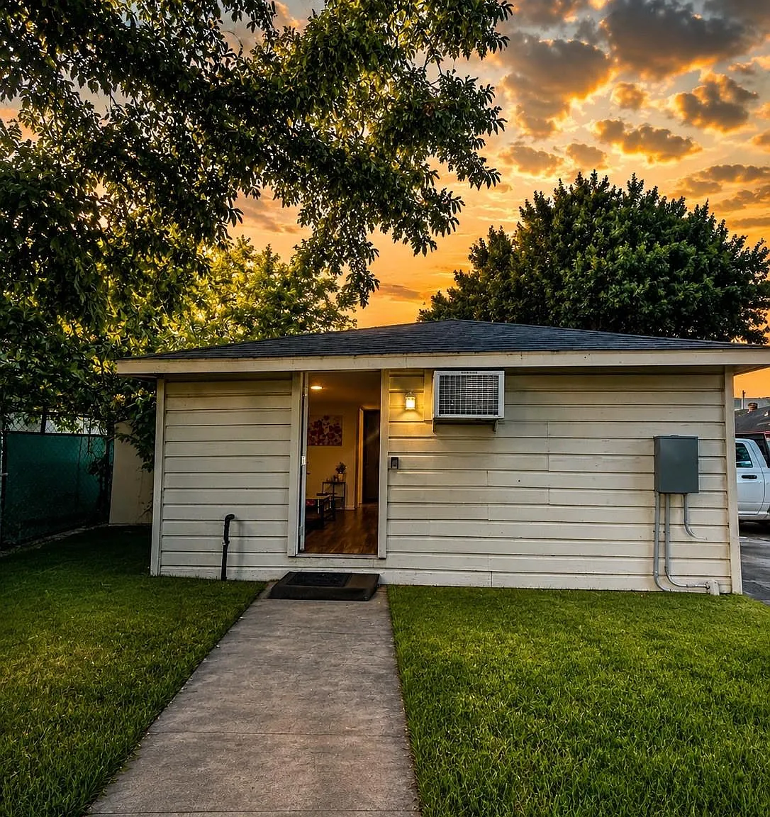 1 bed, 1.0 bath, 450 sqft, $800 — Photo 1