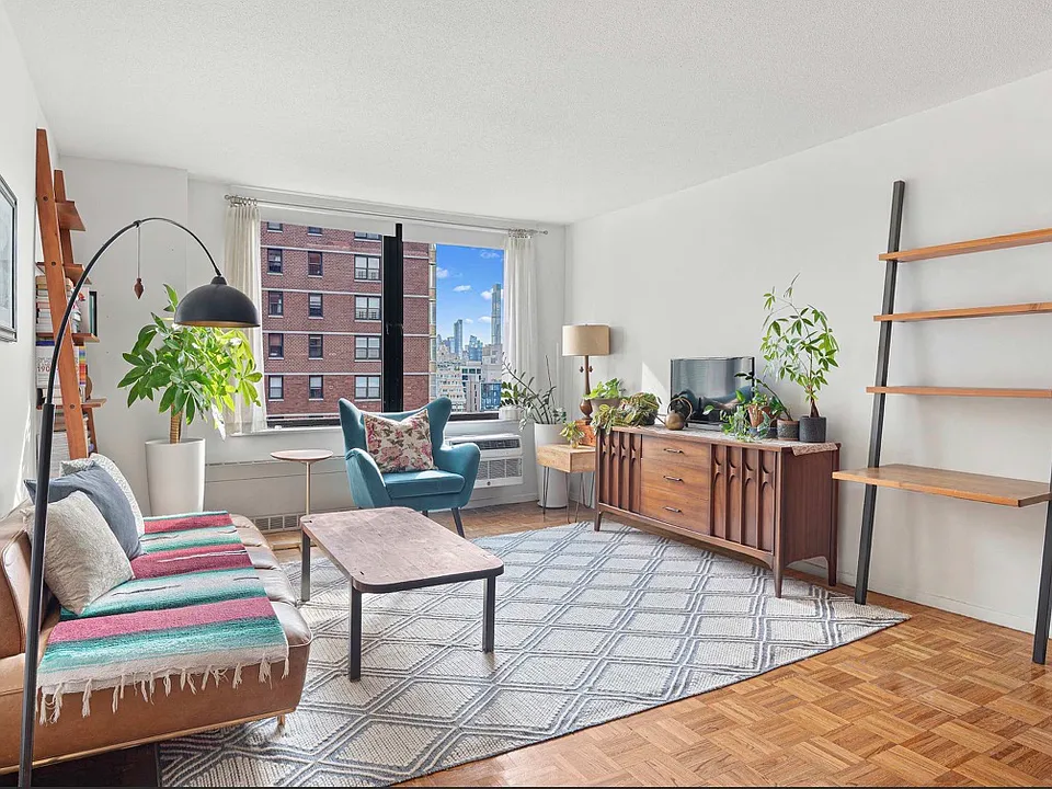 1601 3rd Ave #24B