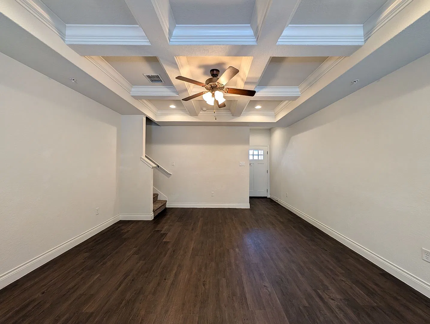 3/2.5/1.5 Fourplex Close to IH35 for Commuters! Fridge, Washer & Dryer Included /NBISD — Photo 2