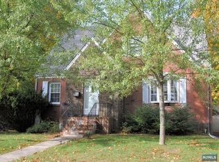 34 Robinhood Ave, Closter, NJ 07624