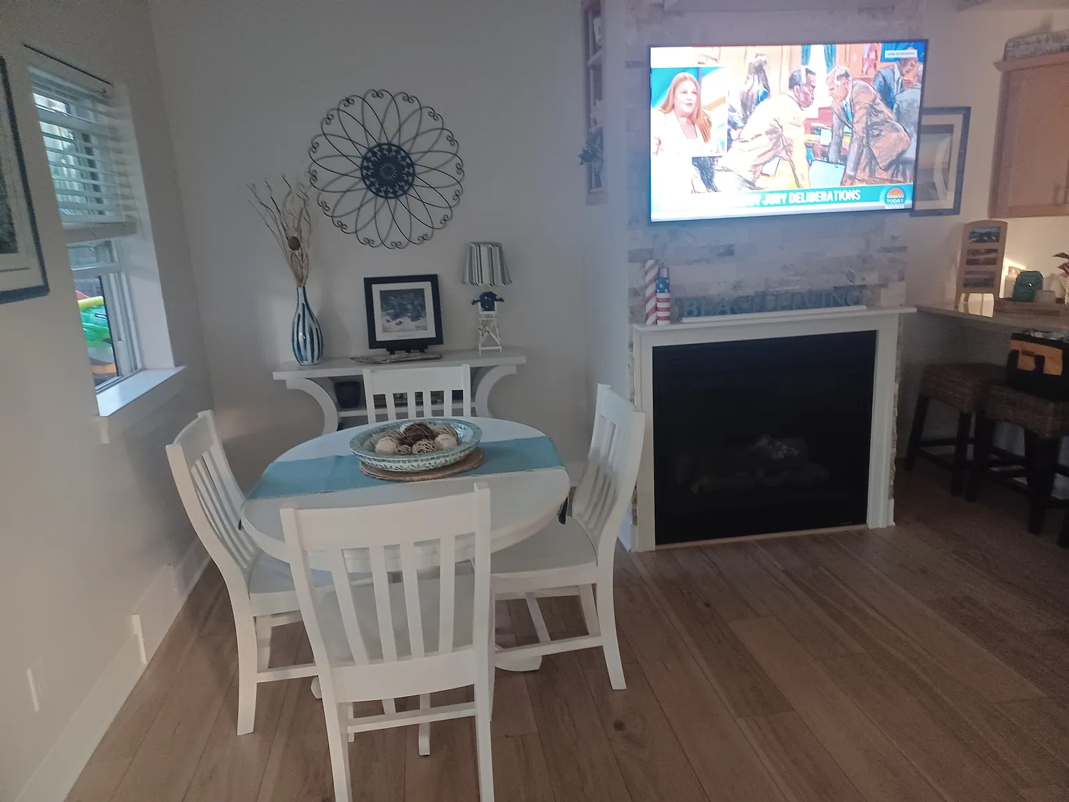 2 bed, 1250 sqft, $1,800 — Photo 2