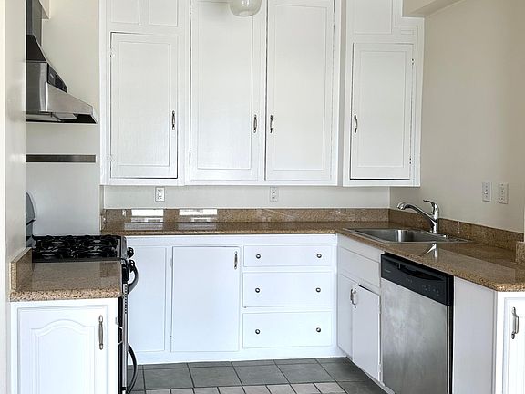 4th image of 1830 Clay St APT 202