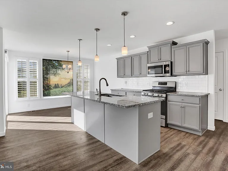 28 Long Bend Dr — Photo 13