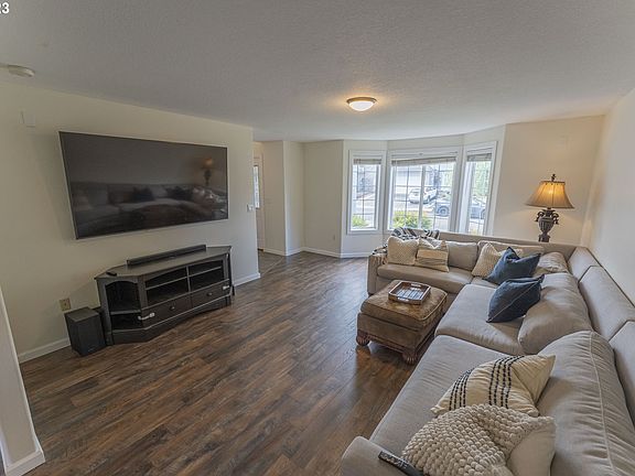 5th image of 2312 NE 108th St
