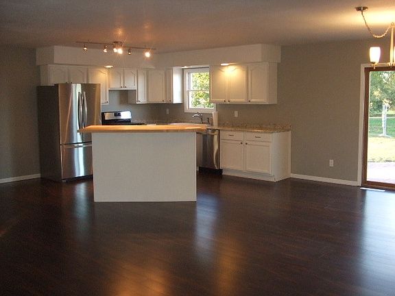 5th image of 100 Horseshoe Dr