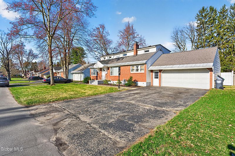 3rd image of 9 Mullen Drive