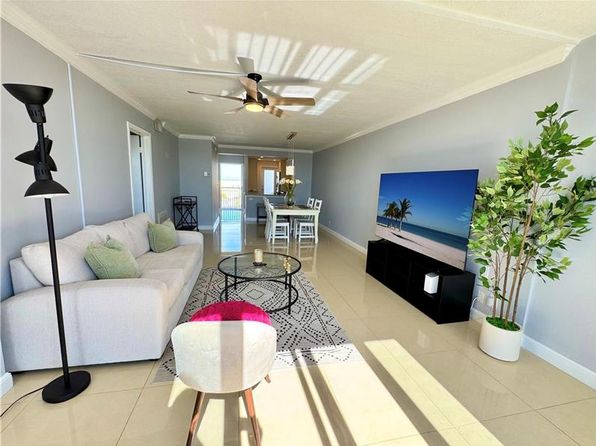 2350 NE 14th St APT 703