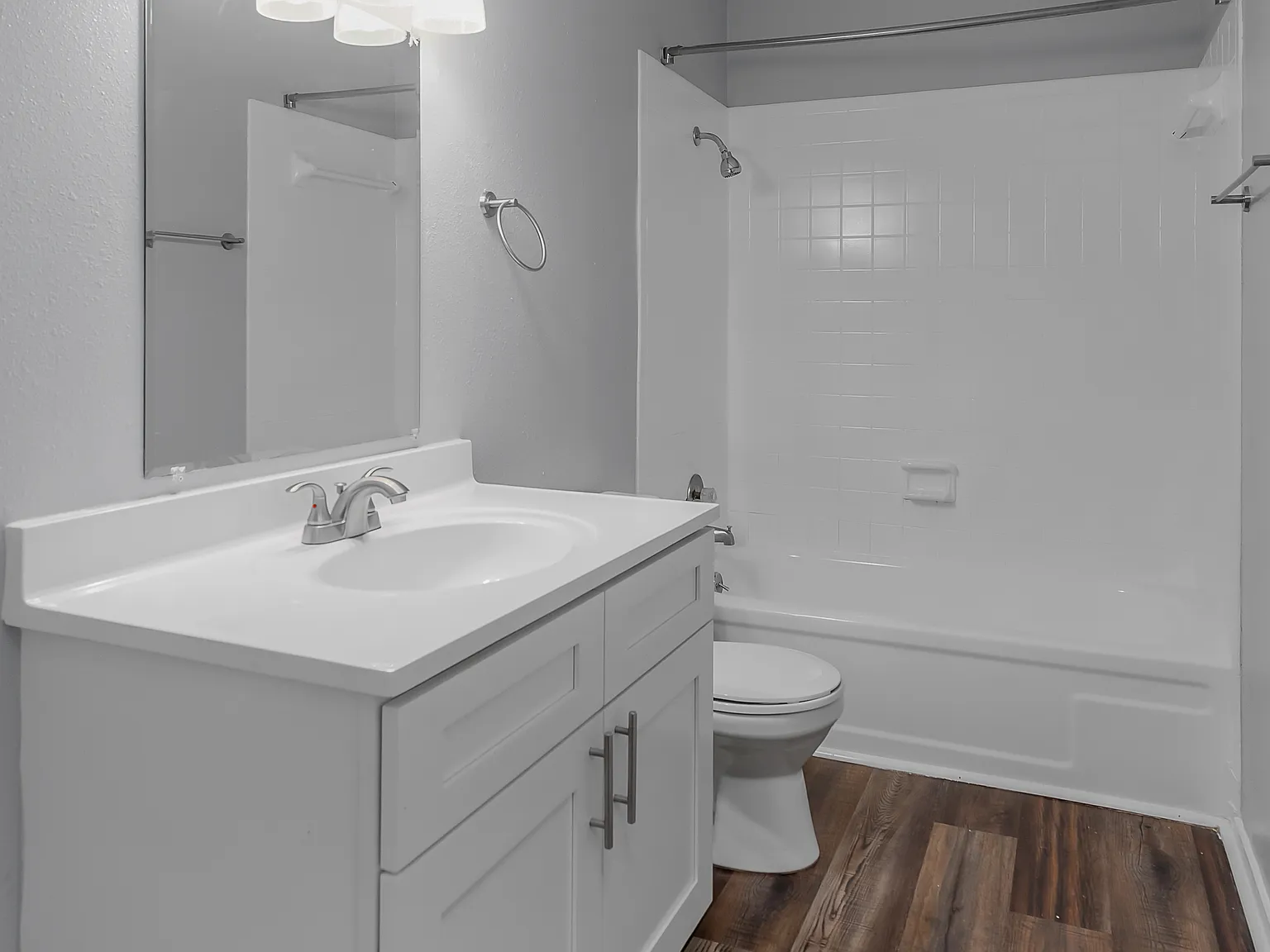 Lifestyle Apartments on Lakeshore — Photo 4