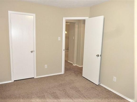2nd image of 1930 Shady Oaks Ct
