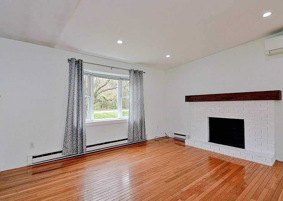 45 Cudworth Rd, Webster, MA 01570 Zillow