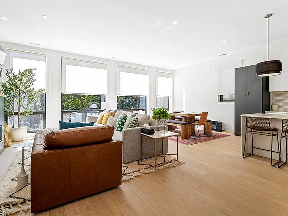 3rd image of 3018 W Lyndale St #3