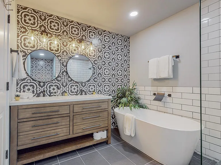 6830 Louisiana Blvd NE — Photo 36