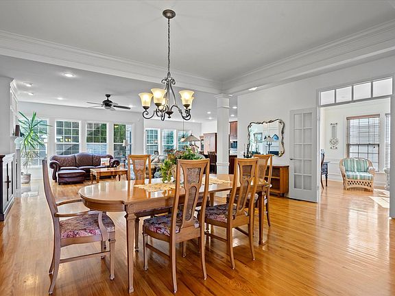 5th image of 50 Samantha Cir