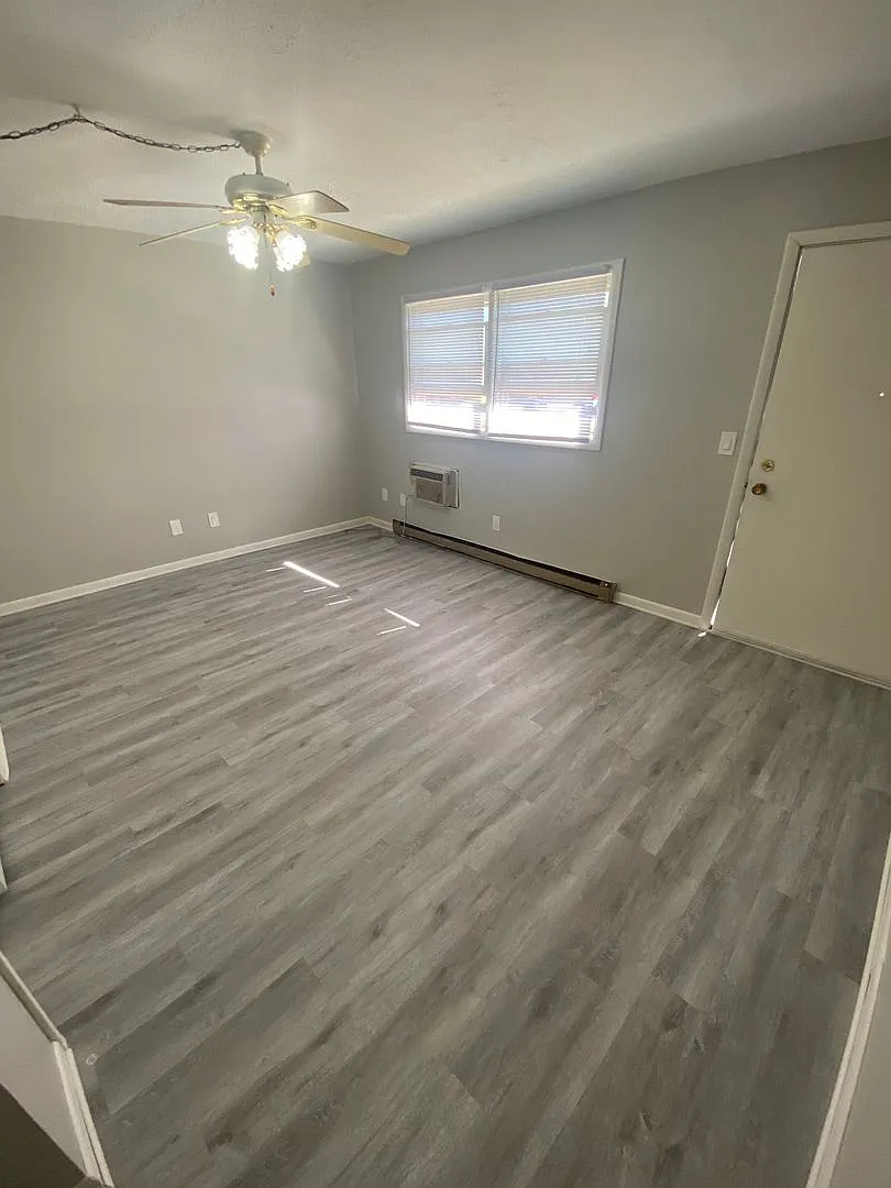704 S Golfcrest Rd — Photo 4
