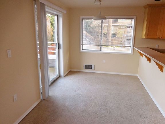 4th image of 214 W McGraw St APT 205