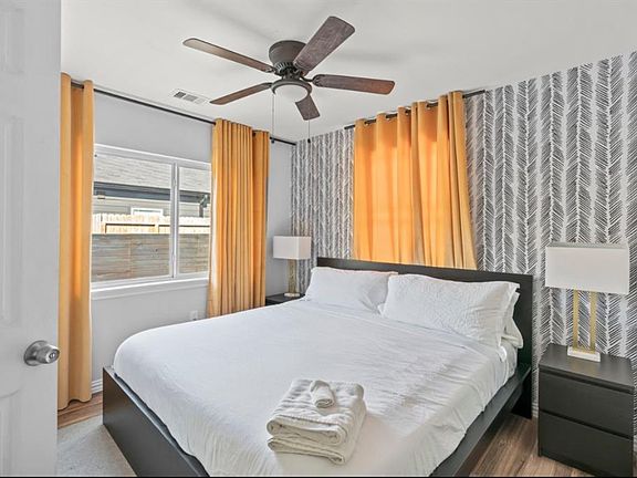 4th image of 3709 Anita St #1-4