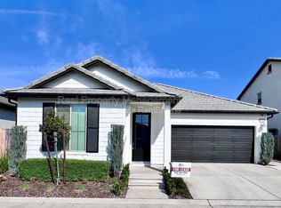 1436 E Via Albero Dr, Fresno, CA 93730