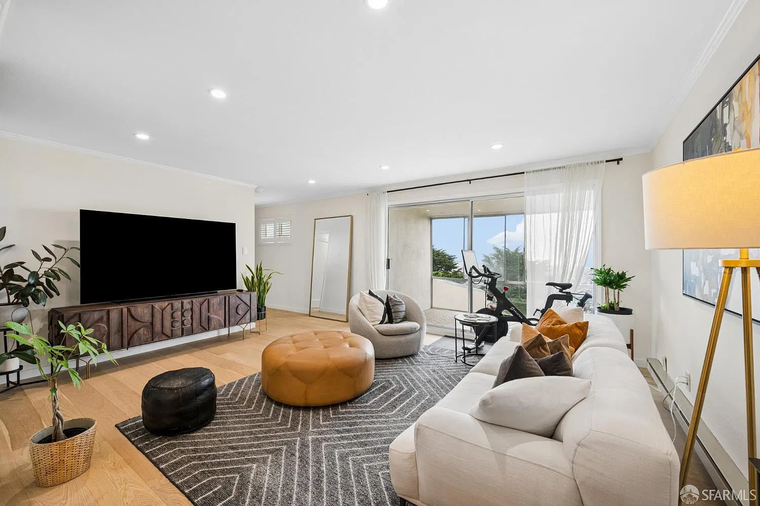 1 bed, 1.0 bath, 759 sqft, $5,195 — Photo 1