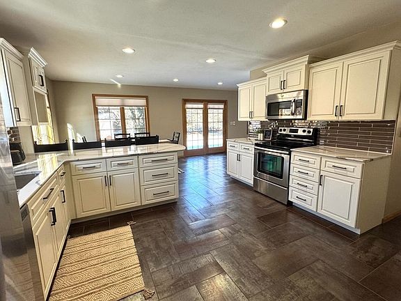 2nd image of 1411 Ashwood Dr