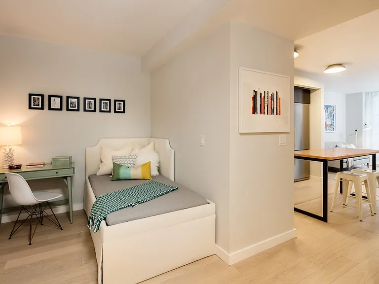 535 W 43rd St S #9L — Photo 12