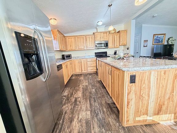 5th image of 9 Commodore Dr