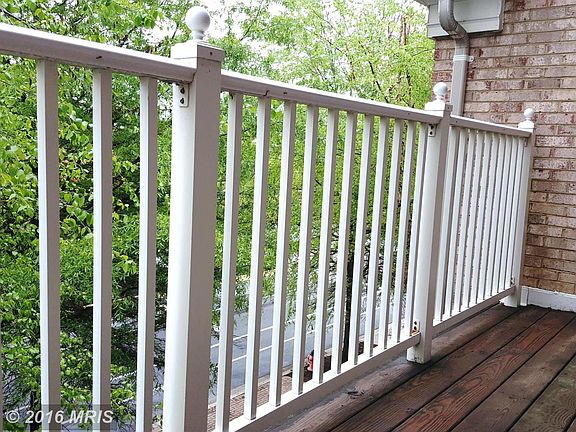 5th image of 214 Fallsgrove Blvd Unit 11